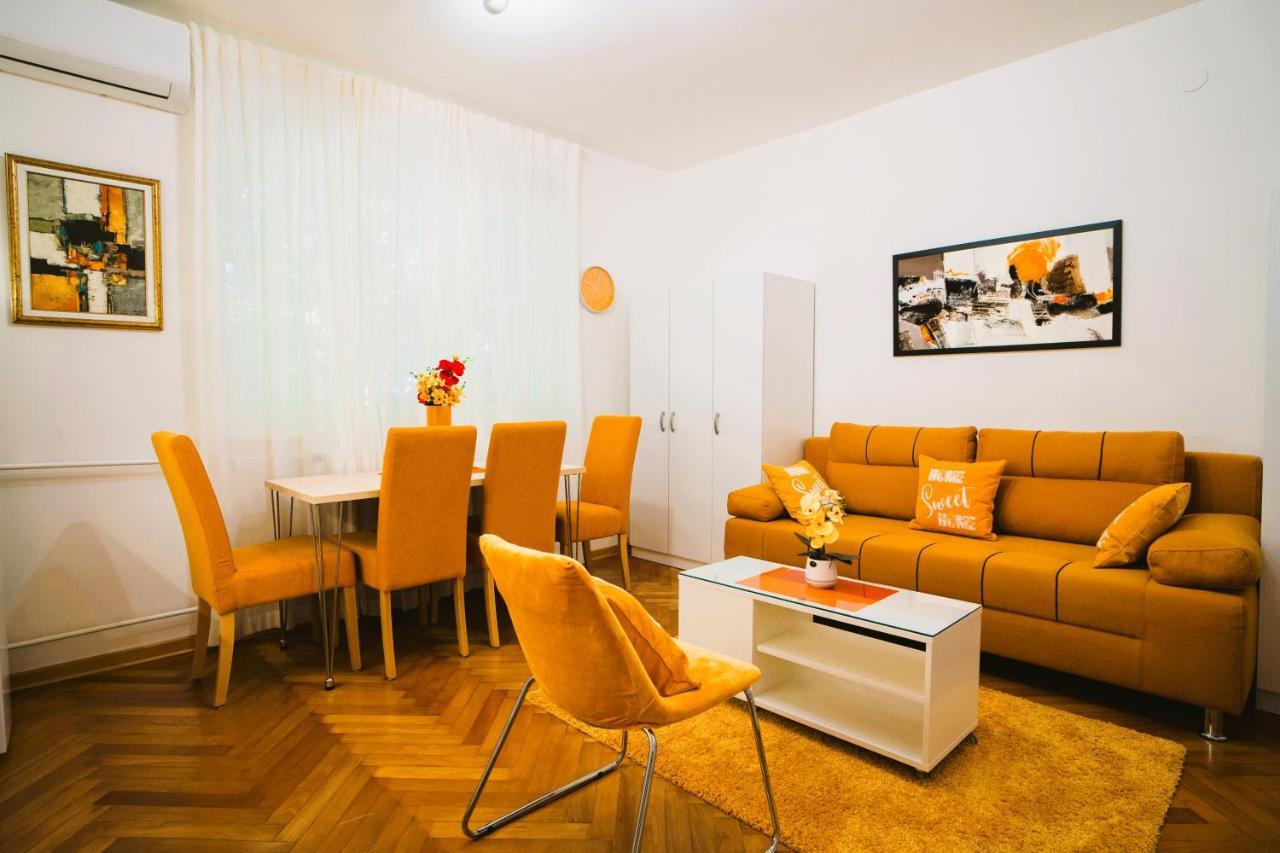 Golden Place Belgrado Buitenkant foto
