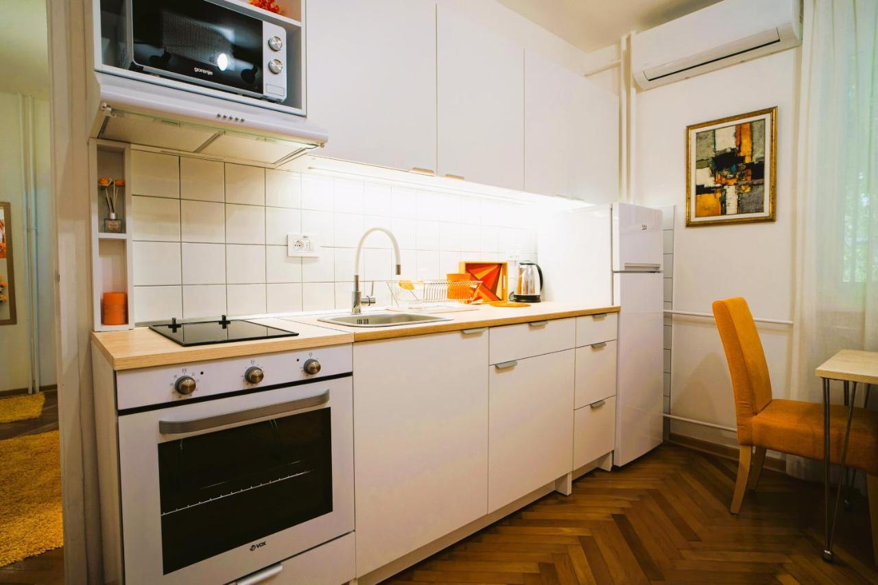 Golden Place Belgrado Buitenkant foto