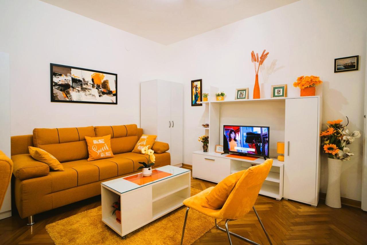 Golden Place Belgrado Buitenkant foto