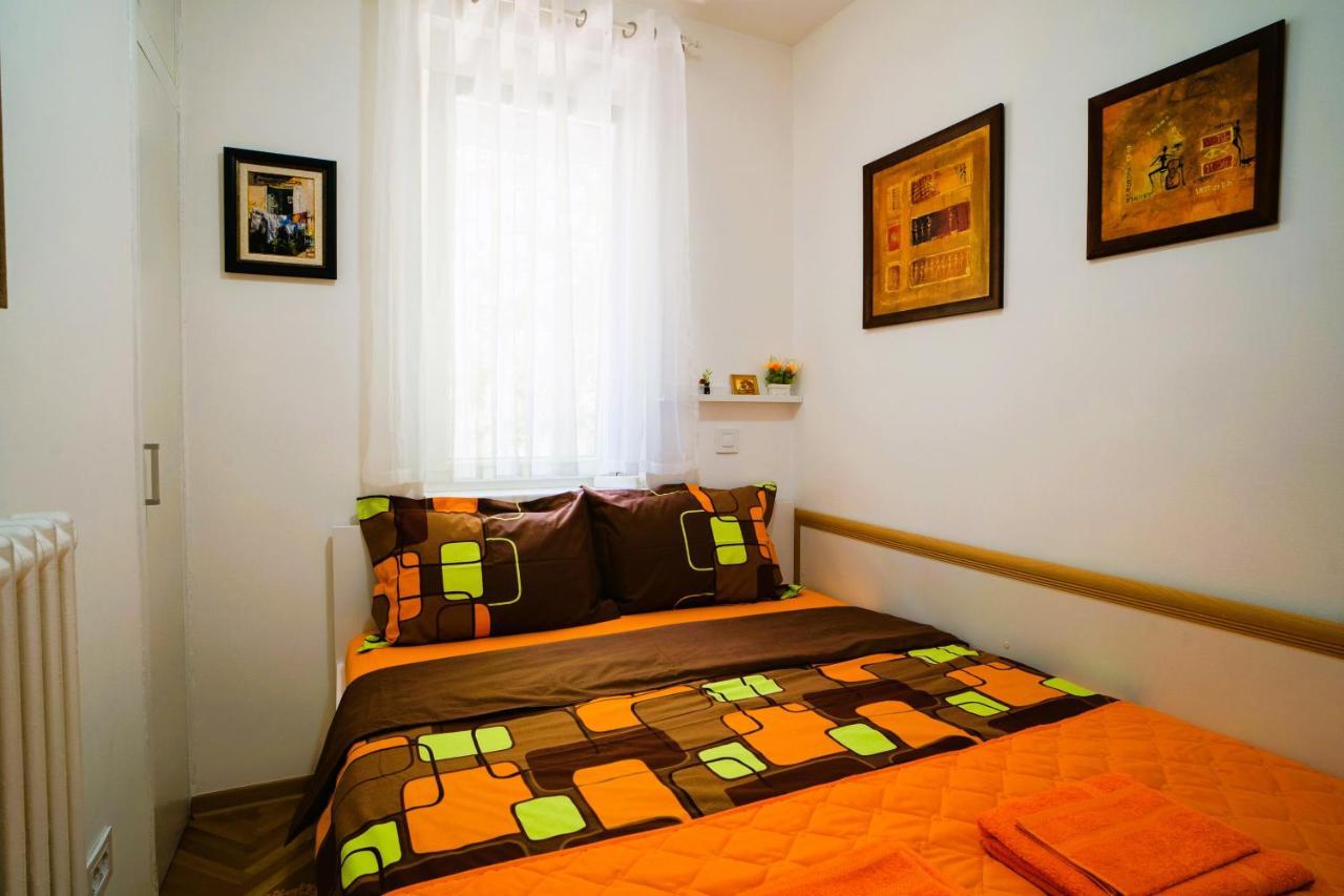 Golden Place Belgrado Buitenkant foto