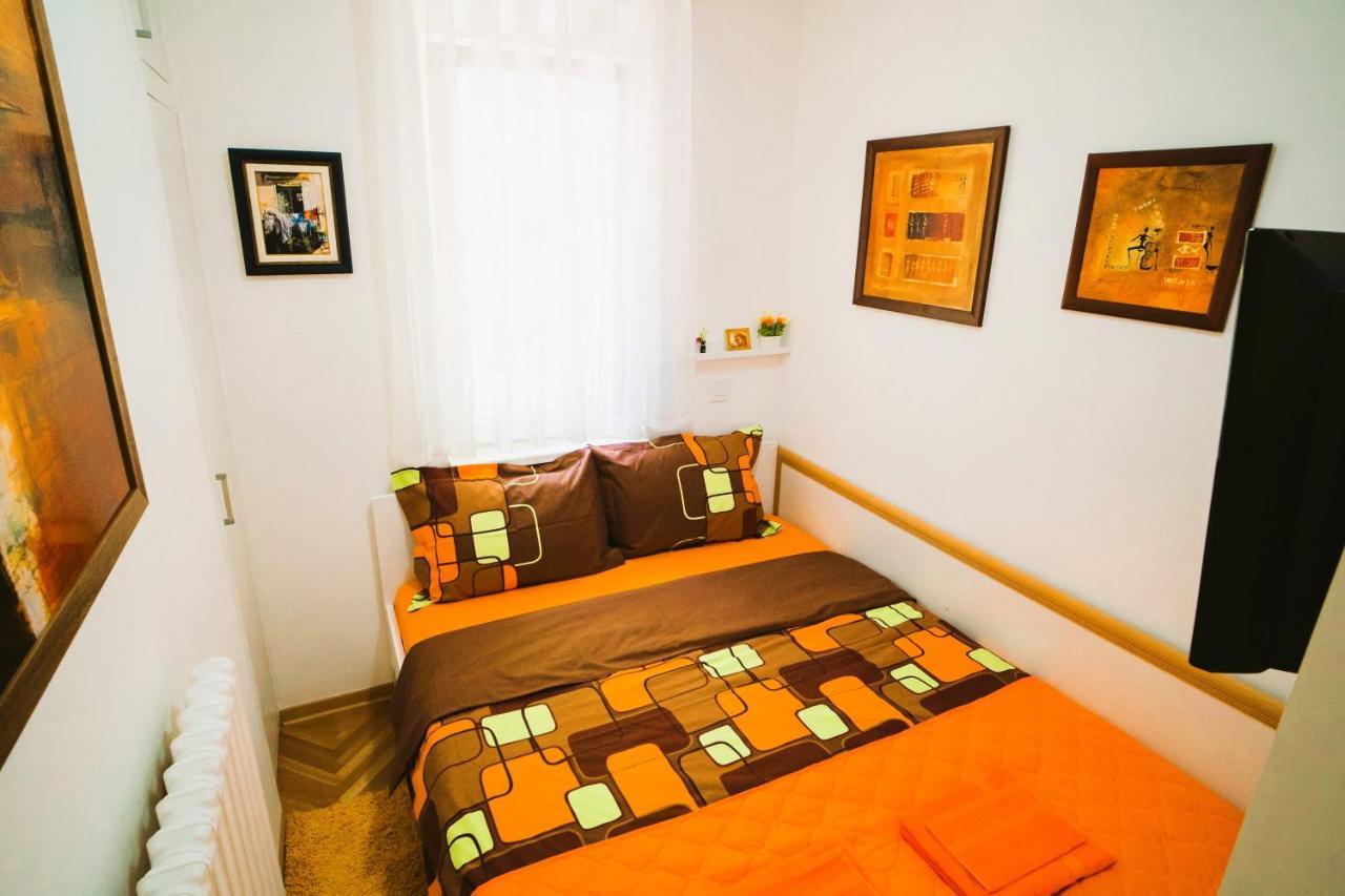 Golden Place Belgrado Buitenkant foto